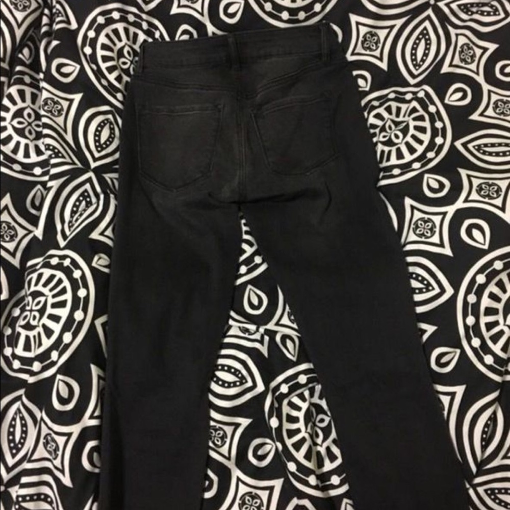 Distressed skinny jeans